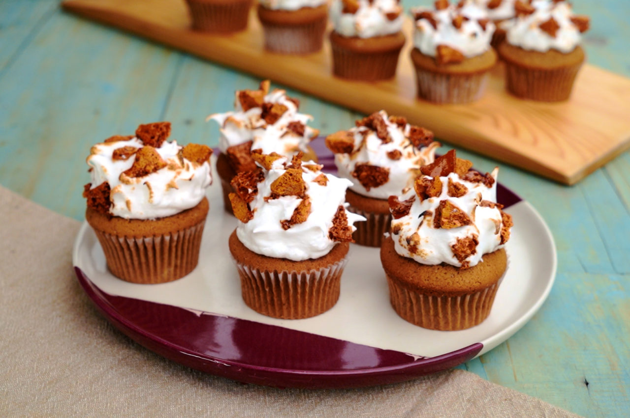 Dalgona Swiss Cupcakes