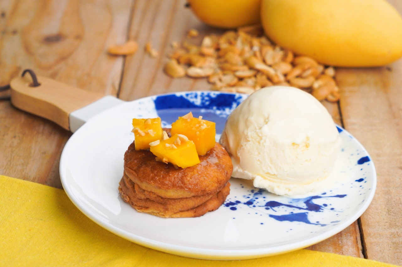 Dulce De Leche Mango Lava Mini Cake