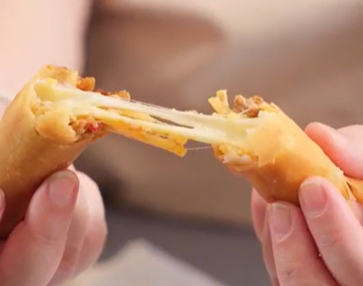 Cheesy Spaghetti Lumpia
